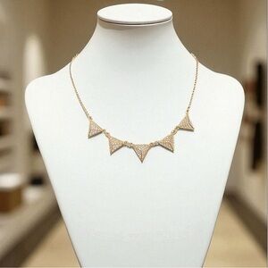 Gold finish necklace w/5 triangle pendants joined w/jump rings+extension chain✨